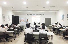 华南区域经理为宝马5S店员工进行培训